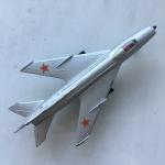 Игрушка СССР   модель, реактивный самолет с ракетами, металлический