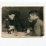 Фотография СССР   Военные летчики играют в шахматы и курят папиросы
