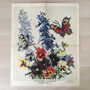 Модель для вышивания СССР 1954  Цветы с бабочкой, Промкомбинат свердловского райсовета