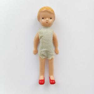Кукла времен СССР   Аксим. Молдавия, 9 см. колкий пластик
