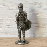 Солдатик, игрушка из яйца   предполож. Westair,  рыцари в доспехах 1300 - 1500 г.г.