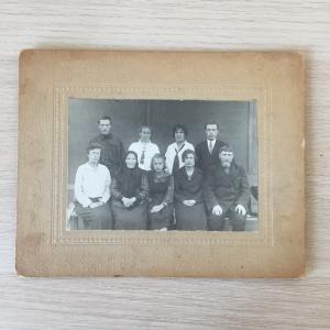 Фотография на картоне СССР 1925  Семейная, 9 человек, 3 поколения
