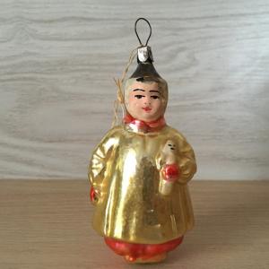 Ёлочная игрушка СССР   Подвеска, Девочка с куклой, стекло, скол