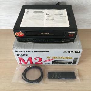 Видеомагнитофон   Sharp, VHS, Pal, VC-M2E, в коробке,рабочий,полный комплект