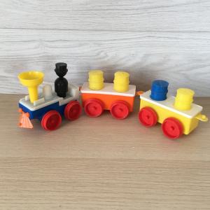 Игрушка СССР   Поезд пластмассовый, с вагонами и бочками