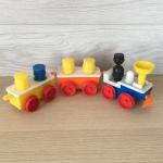 Игрушка СССР   Поезд пластмассовый, с вагонами и бочками