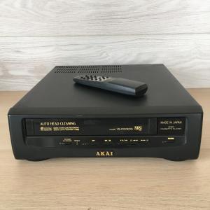 Видеомагнитофон  AKAI Electronic AKAI, VHS, Pal, VS-R 120EDG рабочий с пультом