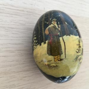 Яйцо пасхальное СССР 1989  деревянное, Русь православная, крестьянин перед могилой