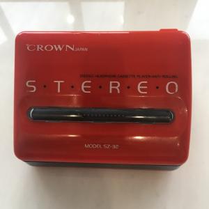 Кассетный плеер из 90-ых   Crown, SZ-32 Japan, Stereo, красный, рабочий