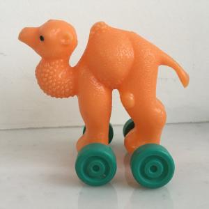 Игрушка СССР   каталка, Верблюд оранжевый на колесиках, Полиэтилен