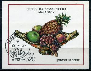 Блок иностранных марок 1992  Натюрморт