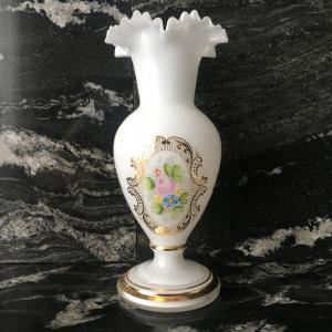 Цветочная ваза на ножке  Bohemia Bohemia, Богемия, молочное стекло, розы, 21 см