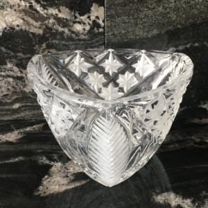 Конфетница СССР   ваза, вазочка, стекло, алмазная грань, размеры 13х7,5 см.