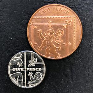 Монета иностранная   2 и 5 пенсов, Великобритания, цена за пару монет