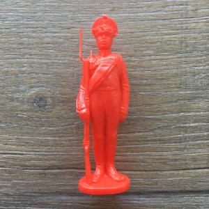 Игрушка солдатик СССР   гусар, со штыком, красный
