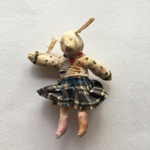 Ватная елочная игрушка   заяц в юбке и шарфике, папье-маше