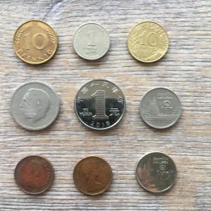 Набор монет   иностранных государств 9 шт. Цена за все