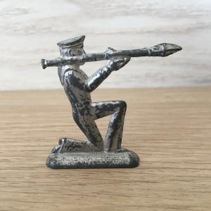 Игрушка   Солдатик, оловянный гранотометчик