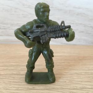 Игрушка   Солдатик с оружием, 90-ые